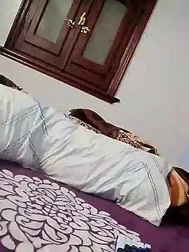 daisytaylorx1 online show from March 8, 2026, 11:57 am