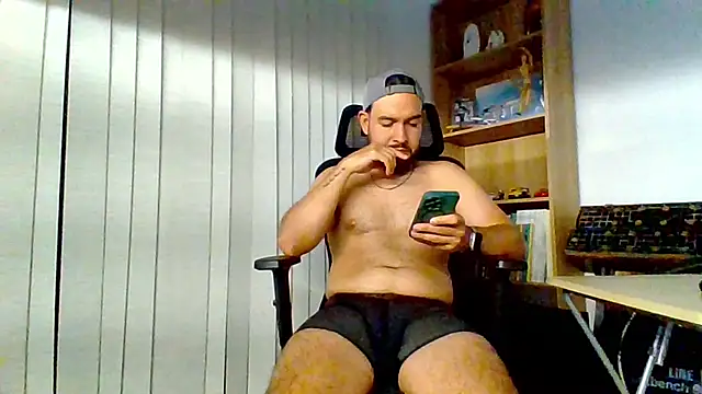 Snapshot of marcob92 chatting on December 5, 2025, 3:49 am marcob92 online show from December 5, 2025, 3:49 am