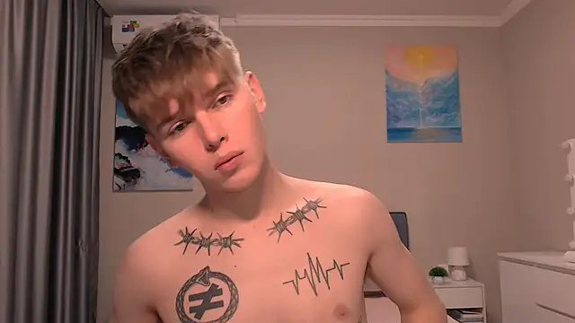 Snapshot of Fredd_Xanders chatting on December 15, 2025, 11:10 pm Fredd Xanders online show from December 15, 2025, 11:10 pm