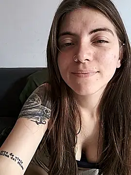 Snapshot of Ceciihot chatting on January 6, 2026, 4:00 pm Ceciihot online show from January 6, 2026, 4:00 pm