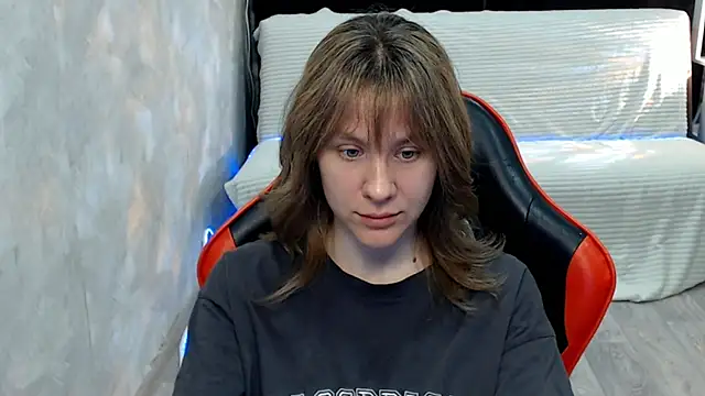 MiaBun1 online show from May 18, 2026, 3:28 am