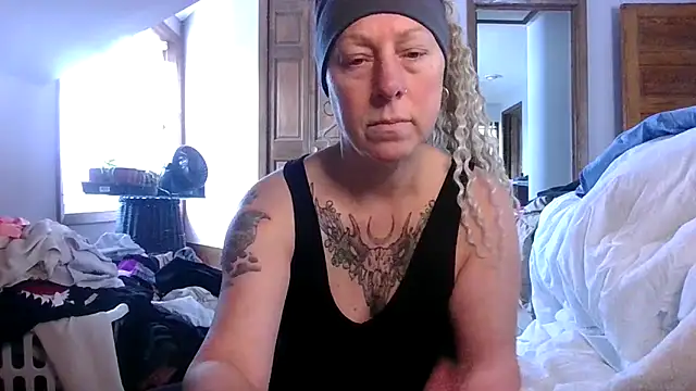 Outdoorchicjj online show from February 10, 2026, 2:16 pm