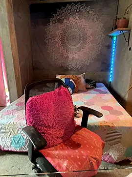 Luna    dance online show from December 17, 2025, 7:30 pm