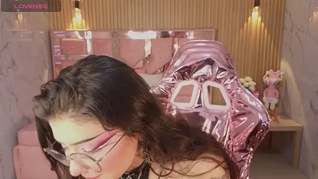 Snapshot of miss_devil_s chatting on February 13, 2026, 3:06 am miss devil s online show from February 13, 2026, 3:06 am