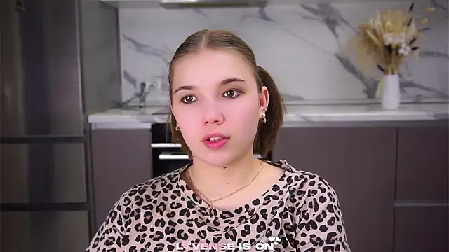 Snapshot of SolBurri chatting on February 2, 2026, 1:59 am SolBurri online show from February 2, 2026, 1:59 am