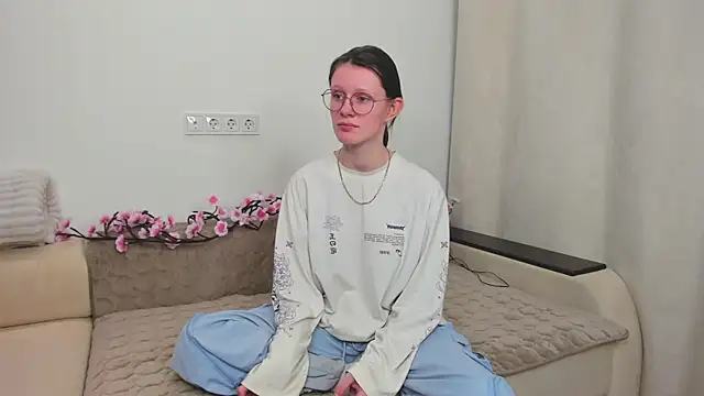 Snapshot of RoxyHerena chatting on December 22, 2025, 12:38 pm RoxyHerena online show from December 22, 2025, 12:38 pm