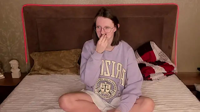 Snapshot of RoxyHerena chatting on January 9, 2026, 4:08 am RoxyHerena online show from January 9, 2026, 4:08 am