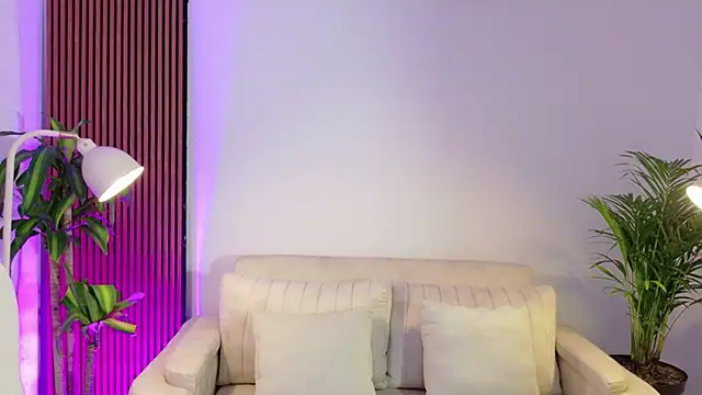 IAM  ZARA online show from December 20, 2025, 8:44 pm