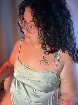 Snapshot of VanesssaMilf_ chatting on June 30, 2026, 12:21 am VanesssaMilf online show from June 30, 2026, 12:21 am
