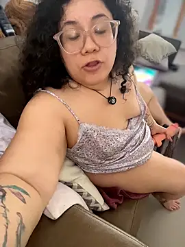 Snapshot of VanesssaMilf_ chatting on February 13, 2026, 2:28 pm VanesssaMilf online show from February 13, 2026, 2:28 pm