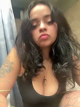 Snapshot of ellrxse chatting on February 18, 2026, 10:44 am ellrxse online show from February 18, 2026, 10:44 am