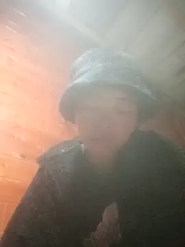 Snapshot of Amiluli chatting on December 19, 2025, 10:12 pm Amiluli online show from December 19, 2025, 10:12 pm