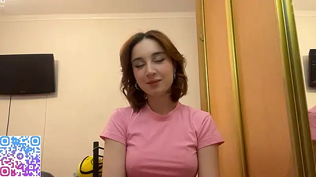 StacieLaudadio online show from December 15, 2025, 2:12 pm