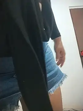 Nini Love  online show from January 18, 2026, 5:22 am