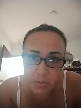 Nini Love  online show from July 13, 2026, 1:32 pm