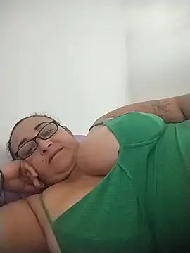 Nini Love  online show from July 8, 2026, 7:47 pm