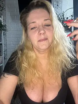 JenniferCarmen online show from April 21, 2026, 2:25 am