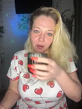 JenniferCarmen online show from April 15, 2026, 7:18 pm