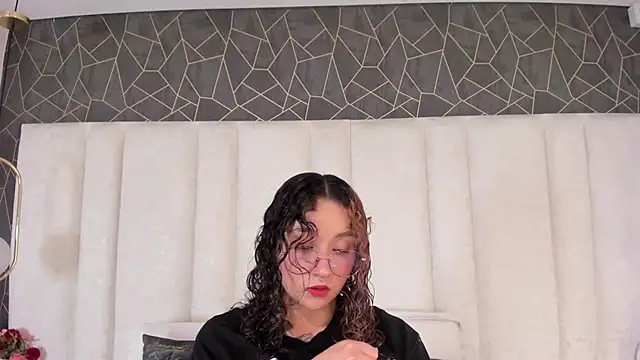 Snapshot of Im_TaraBlack chatting on December 17, 2025, 3:55 am Im TaraBlack online show from December 17, 2025, 3:55 am