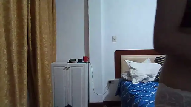 Snapshot of Hot_Contrasts chatting on March 14, 2026, 3:12 am Hot Contrasts online show from March 14, 2026, 3:12 am