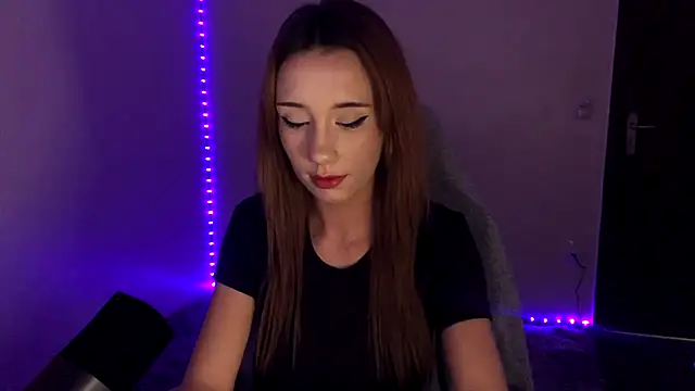 Snapshot of ellienymph chatting on January 6, 2026, 3:43 am ellienymph online show from January 6, 2026, 3:43 am