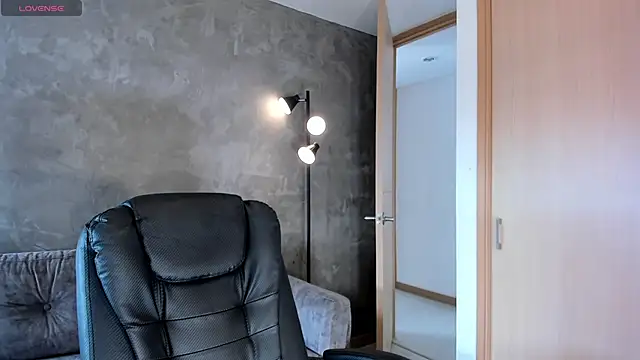 ValerieAustin online show from April 14, 2026, 2:33 pm