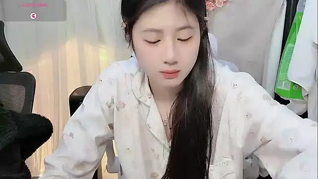 Yvonne-07 online show from January 15, 2026, 9:29 pm