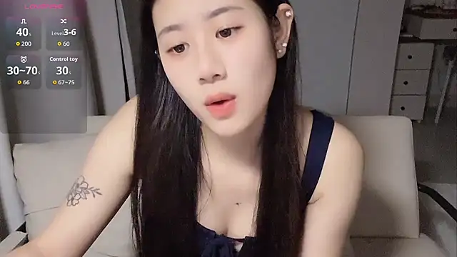 Yvonne-07 online show from May 27, 2026, 4:47 pm