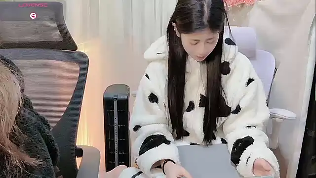 Yvonne-07 online show from January 9, 2026, 3:08 pm