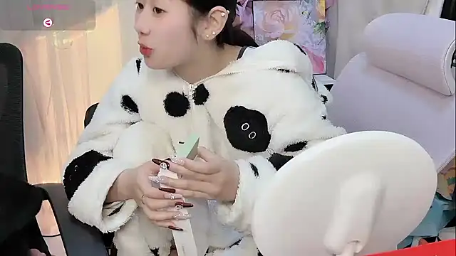 Yvonne-07 online show from January 31, 2026, 9:24 pm