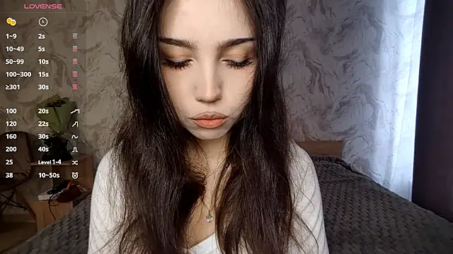 Snapshot of Qwami_Amie chatting on April 14, 2026, 6:29 am Qwami Amie online show from April 14, 2026, 6:29 am