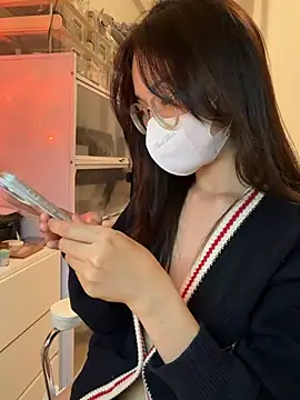 mimichannn99 online show from April 9, 2026, 7:42 pm