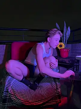 charming twink online show from December 17, 2025, 1:10 am