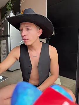 charming twink online show from July 27, 2026, 6:48 pm