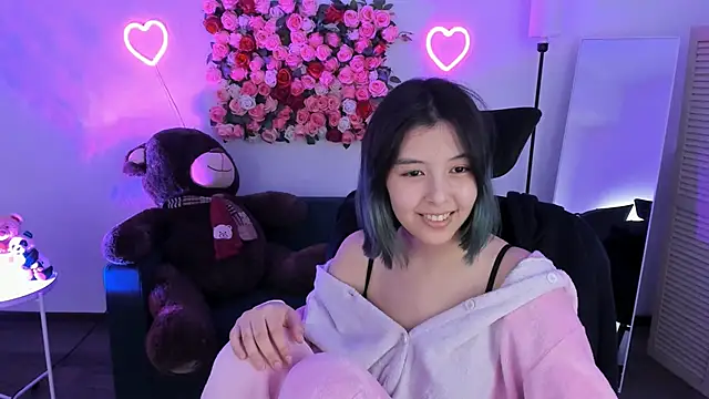 SirenMystiq online show from April 15, 2026, 7:58 pm