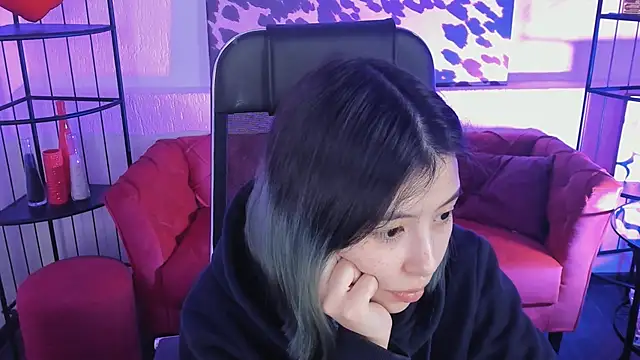 SirenMystiq online show from April 16, 2026, 7:25 pm