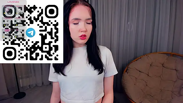 Snapshot of LenaKurpiel chatting on December 17, 2025, 5:40 pm LenaKurpiel online show from December 17, 2025, 5:40 pm