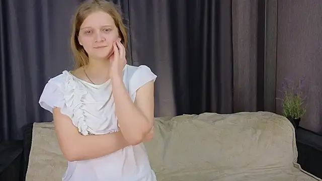 Snapshot of HazeElariel chatting on March 20, 2026, 4:41 pm HazeElariel online show from March 20, 2026, 4:41 pm