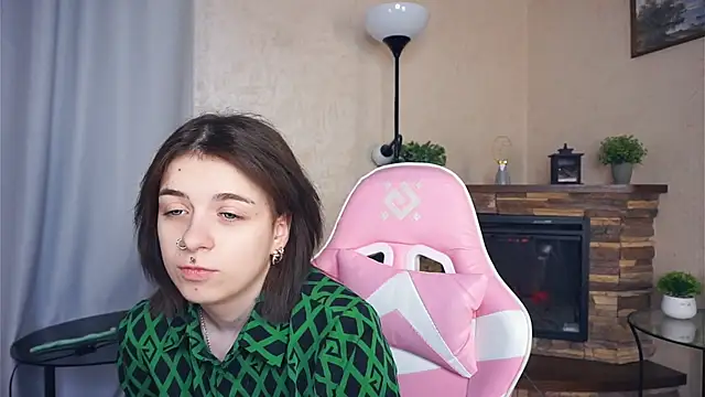 IleanaPishko online show from December 23, 2025, 8:13 am