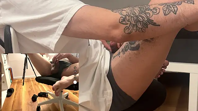 Snapshot of canberlinxy chatting on April 11, 2026, 10:35 pm canberlinxy online show from April 11, 2026, 10:35 pm