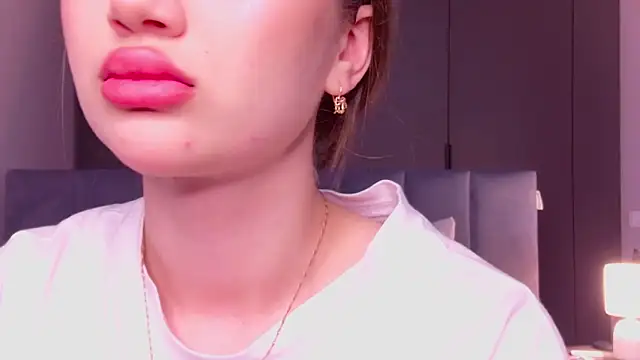 Snapshot of IsKiku chatting on February 11, 2026, 3:23 pm IsKiku online show from February 11, 2026, 3:23 pm