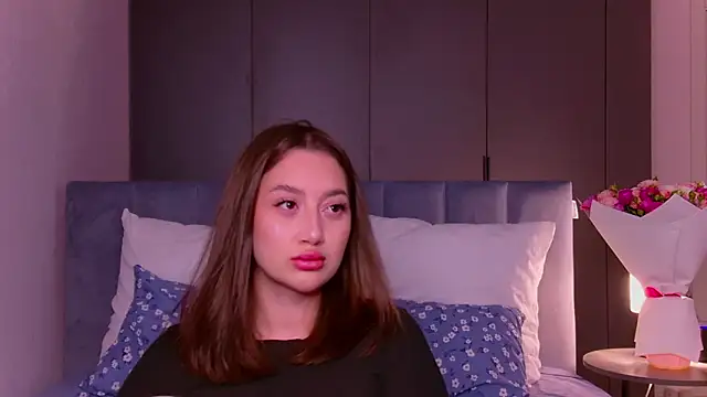 Snapshot of IsKiku chatting on February 15, 2026, 3:44 pm IsKiku online show from February 15, 2026, 3:44 pm