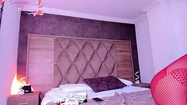 AriadnaLoren online show from February 6, 2026, 4:30 am