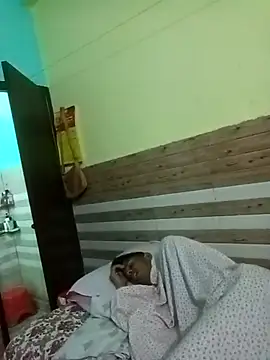 xoupleaura online show from April 13, 2026, 3:32 am