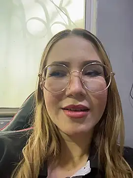 Snapshot of Annyhathatway chatting on April 2, 2026, 8:26 pm Annyhathatway online show from April 2, 2026, 8:26 pm