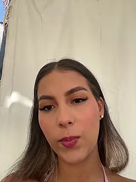 Snapshot of Valeria-escobar chatting on February 27, 2026, 1:44 pm Valeria-escobar online show from February 27, 2026, 1:44 pm