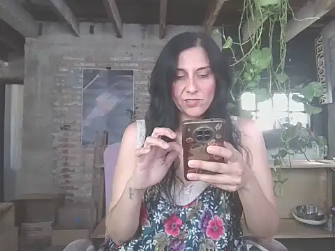 Snapshot of DommeVioleta chatting on June 19, 2026, 8:14 pm DommeVioleta online show from June 19, 2026, 8:14 pm