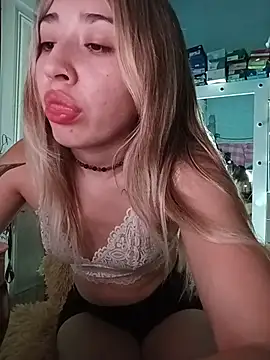 soylulita07 online show from March 18, 2026, 6:49 am