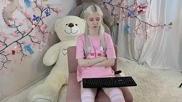 Snapshot of ViollaBloom chatting on January 12, 2026, 1:34 am ViollaBloom online show from January 12, 2026, 1:34 am