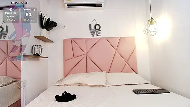 emily burton18 online show from March 10, 2026, 12:09 pm